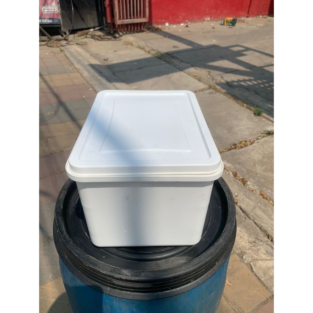 EMBER ICE CREAM KOTAK  8LITER + TUTUP SUDAH BERSIH