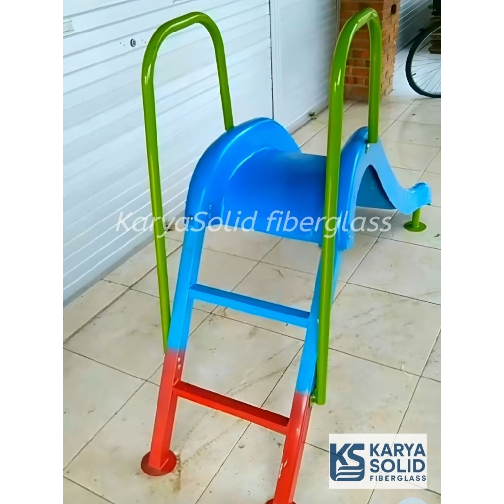 Seluncur Fiberglass Set Tangga besi 200cm Perosotan Playground Outdoor Untuk anak