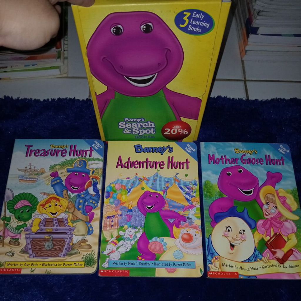 buku barney's 1 set 3 buku + box (Hardcover)