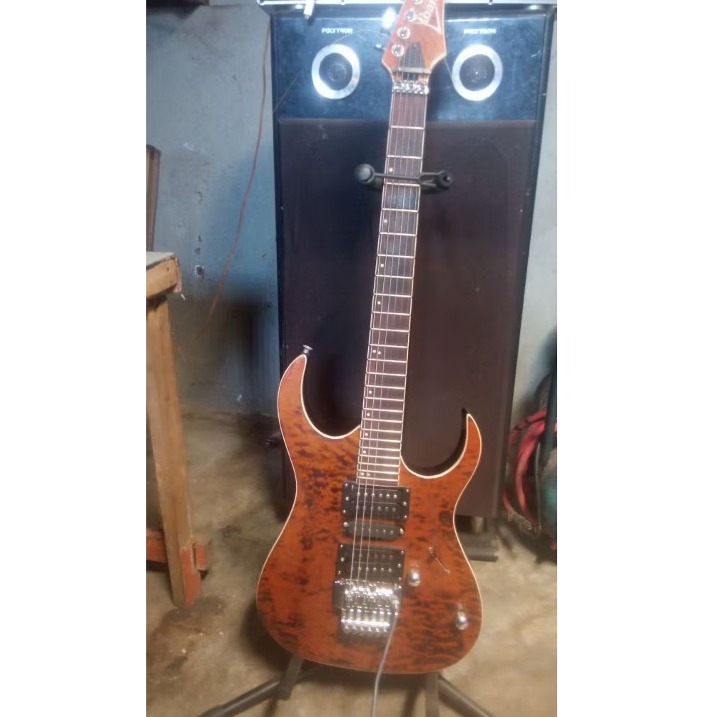 Gitar Ibanez Premium (Bekas Pakai) Siap Genjreng Lengkap dengan Stand Gitar, Kabel Jack 2 dan Perala