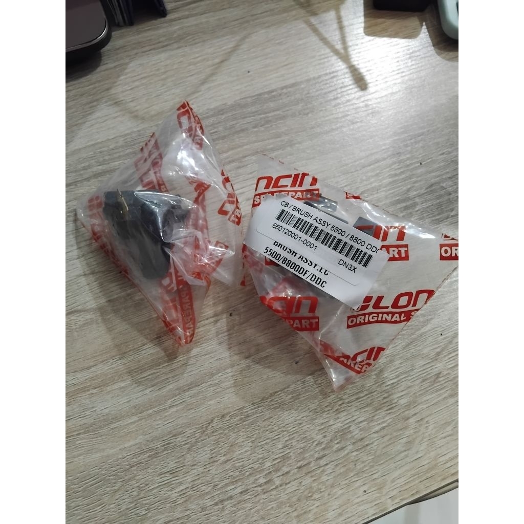BRUSH ASSY GENSET LONCIN 2KW 5KW / Carbon Brush Mesin Genset LONCIN LC1800 - 5KW ORI