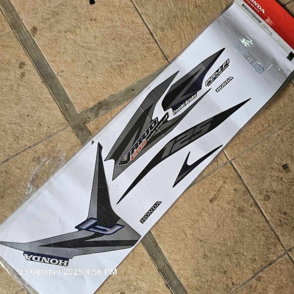Stripe body honda Vario 125 Fi 2013 biru-ungu CBS ISS . 871X0-KZR-B10ZDR/ZDL