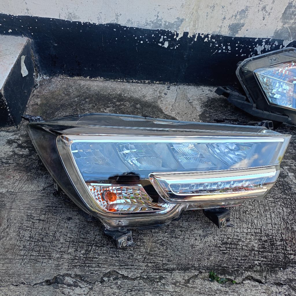 Headlamp Suzuki XL7 / lampu depan suzuki xl 7 2020 2021 2022 ori second