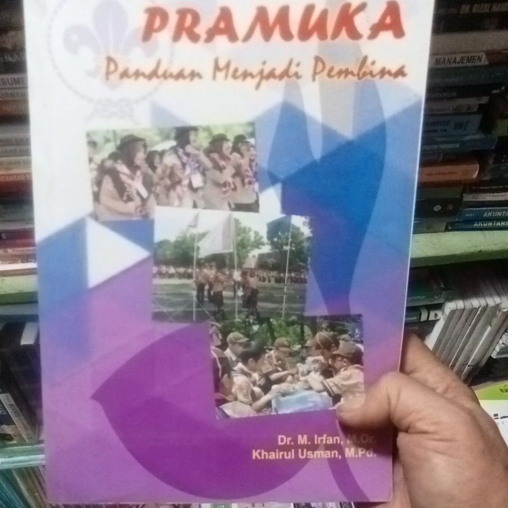 buku Pramuka panduan menjadi pembina