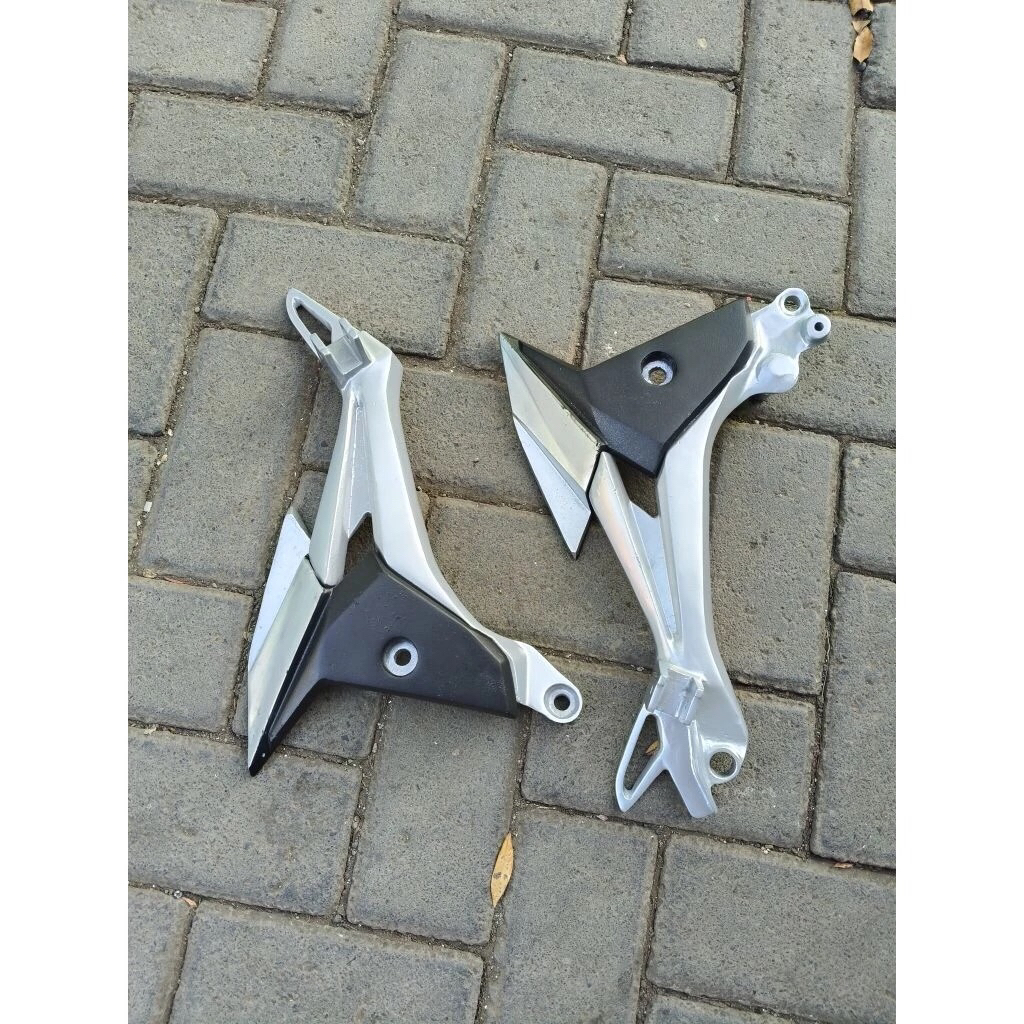 FOOTSTEP BELAKANG SUPRA’X 125 F1 INJEKSI/DUDUKAN STEP /PIJAKAN KAKI HONDA SUPRA X 125 F1 DOBEL CAKRA
