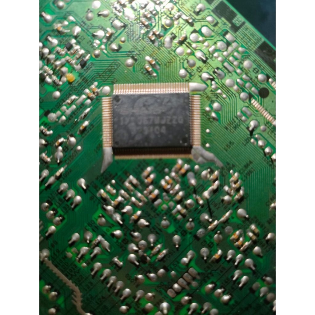 Ic tempel Sharp IXD067WJZZQ 323104 copotan masih nempel Dengan pcb