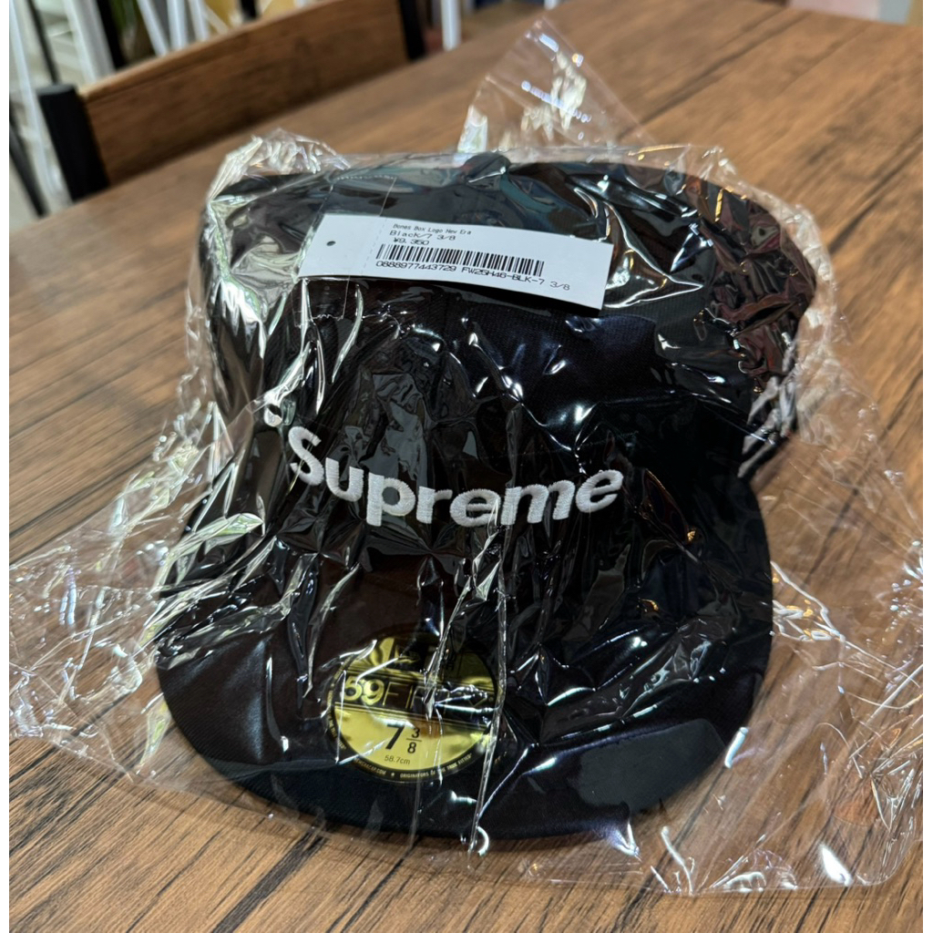Topi New era x Supreme Bones box logo