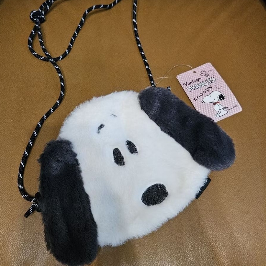 Snoopy Peanuts Sling Small Bag JPN Fur Bulu Bulu Snoopy Ready New