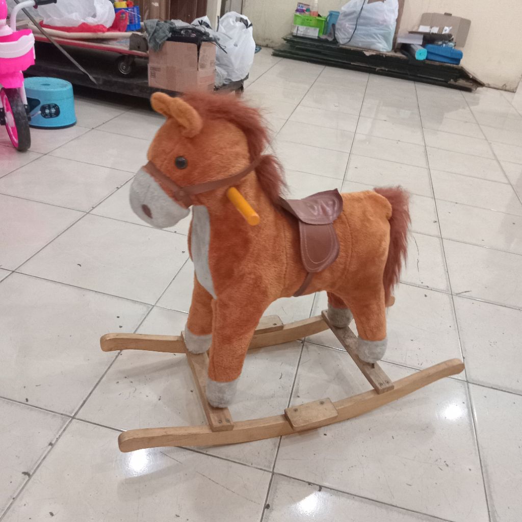 Mainan Anak Kuda Kayu Goyang Klasik
