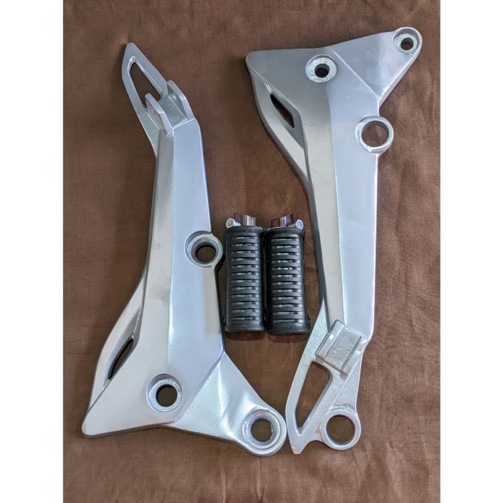 FOOTSTEP PIJAKAN KAKI BELAKANG MOTOR SUZUKI SMASHNEW