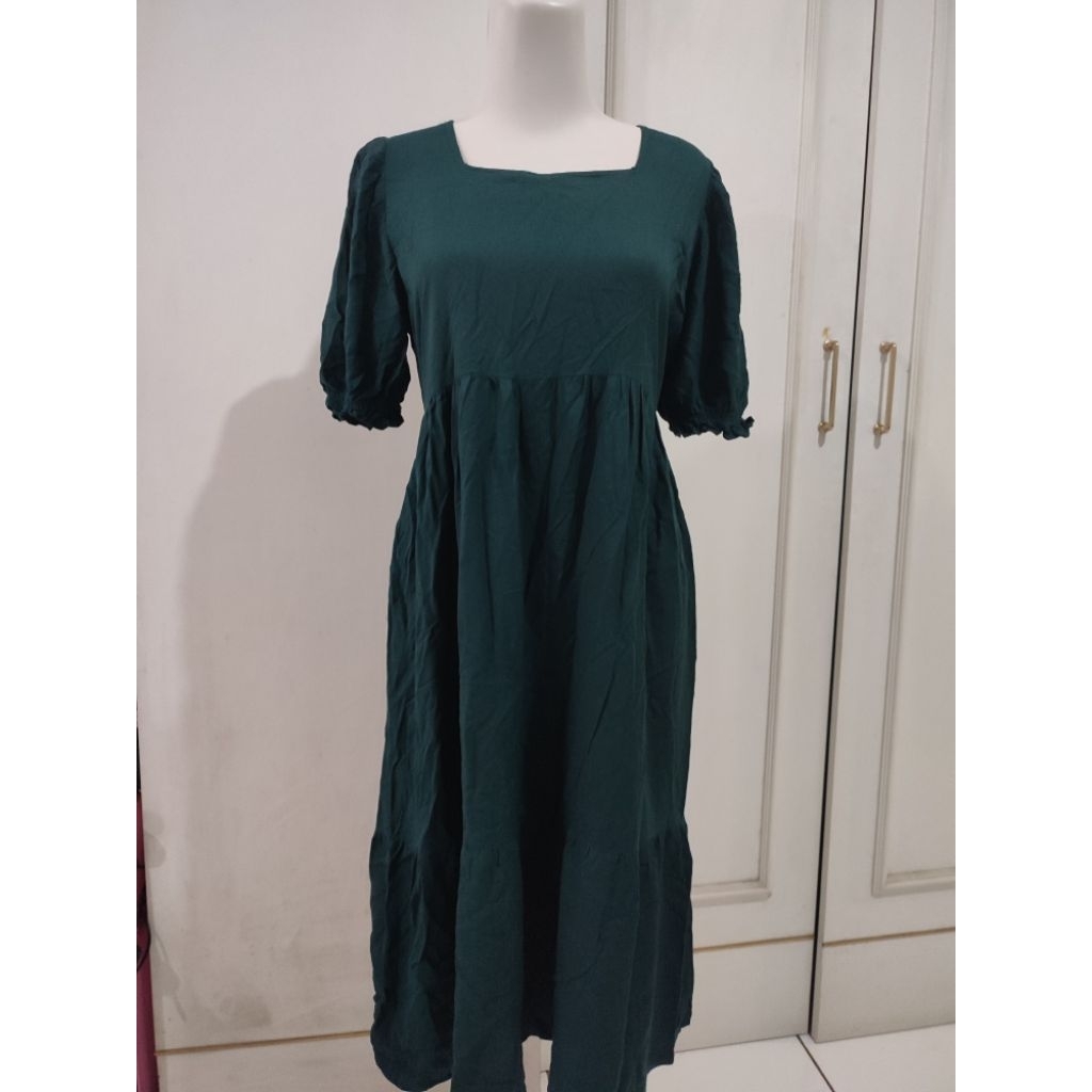 Dress Puff Sleeve Hijau Tua Square Neck