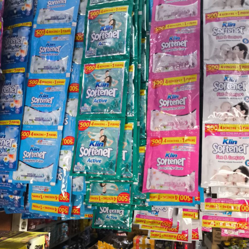 Soklin softener sachet isi 12 sachet