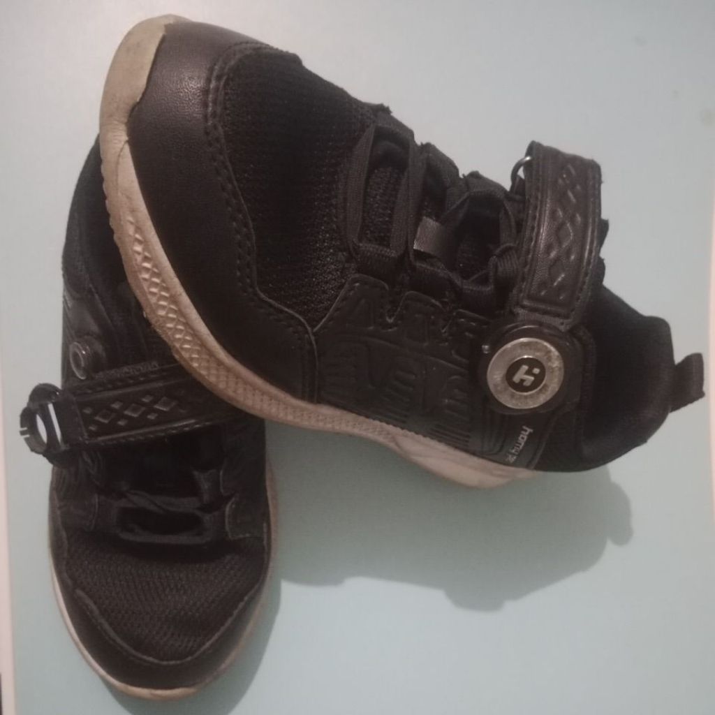 sepatu magnet homyped preloved