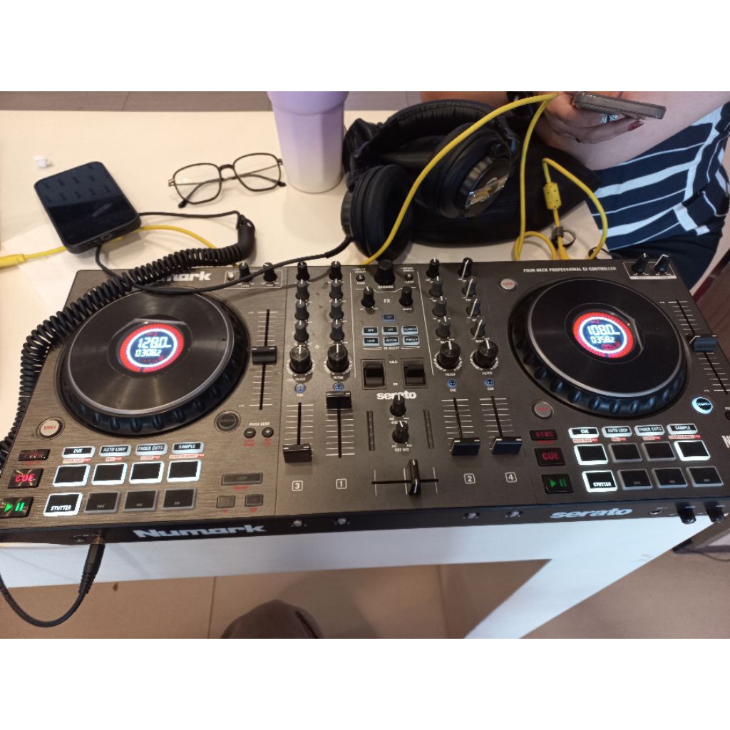Numark NS4FX DJ