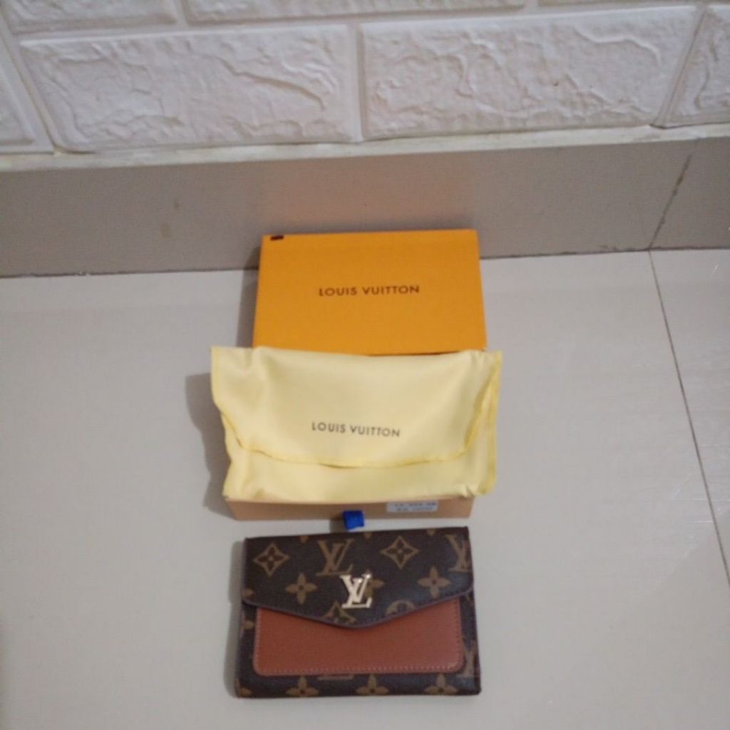 pre❤️ dompet wanita elpong ukuran medium kondisi seperti baru lengkap dusbag serta kotak kulit asli 