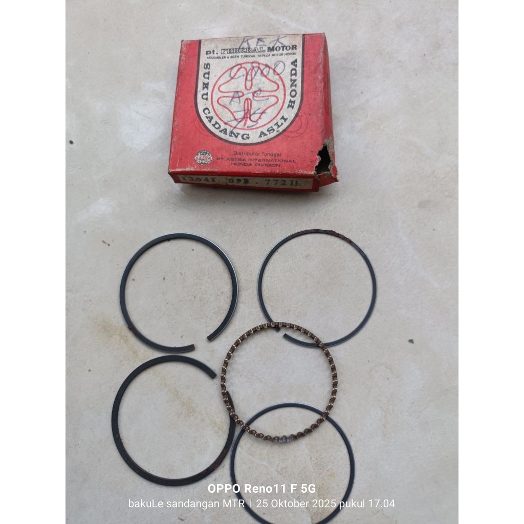ring set Honda  c700 c 700 original Astra federal 13041 098 772H