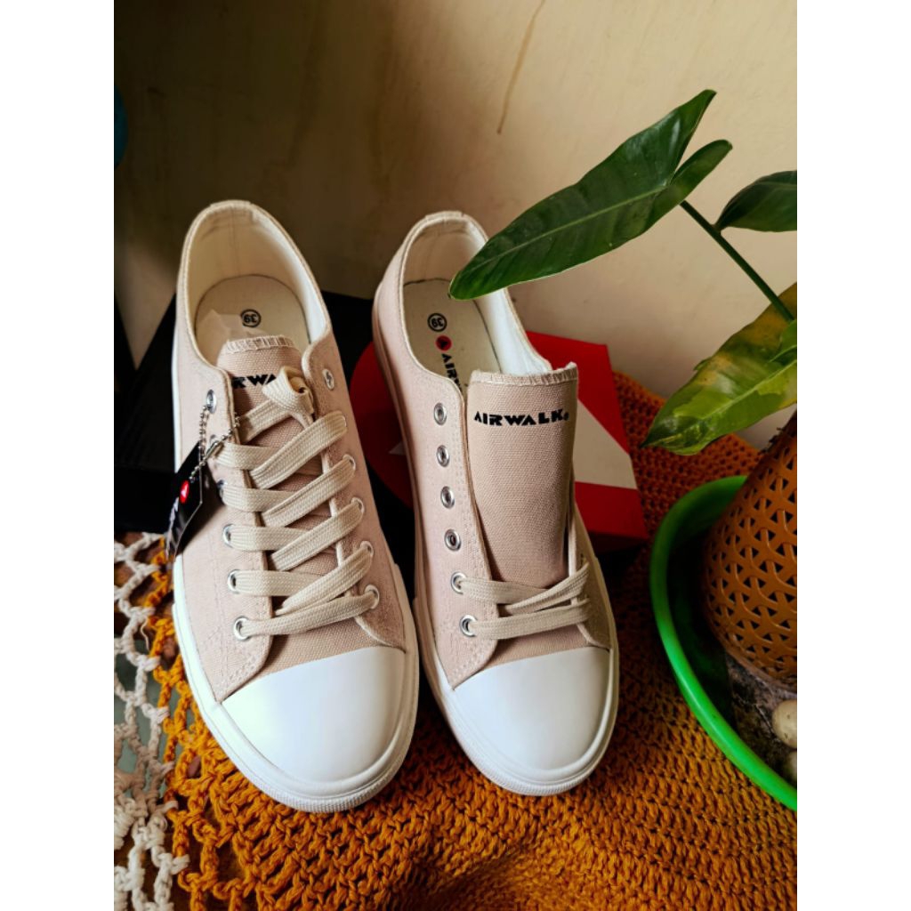 SEPATU AIRWALK KREM UK 39