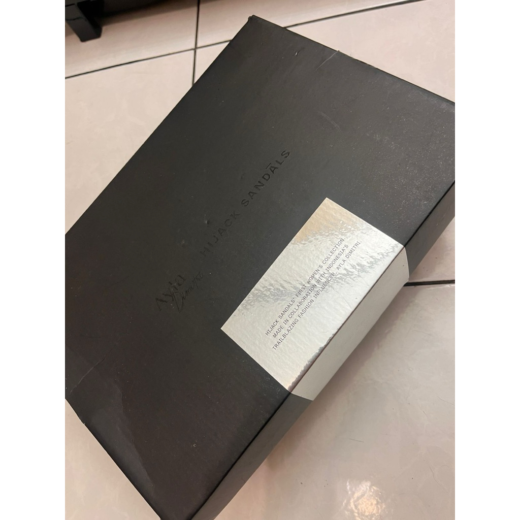 [preloved] hijack sandals twyla croco noir