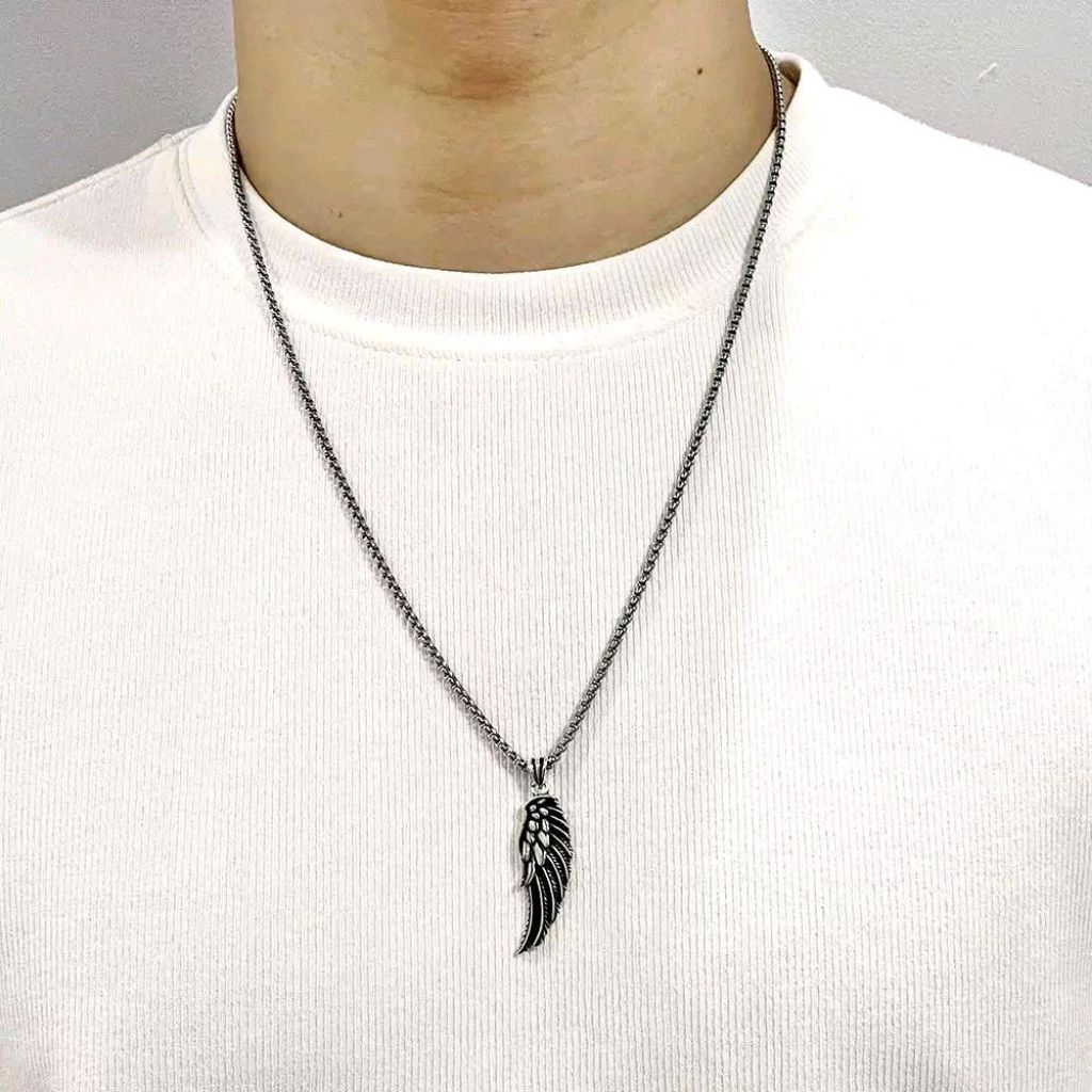 Kalung Titanium Liontin Sayap Pria Wanita Anti Karat