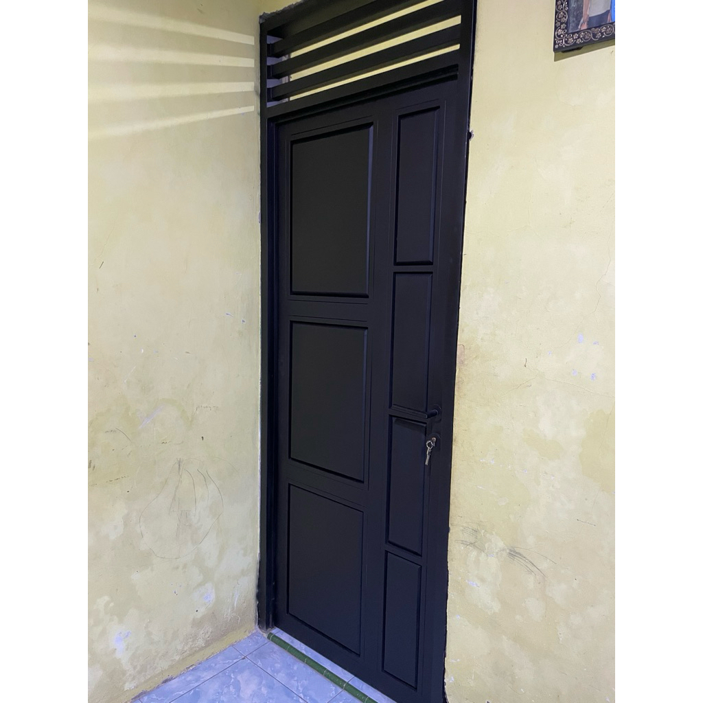 pintu kamar/ pintu utama