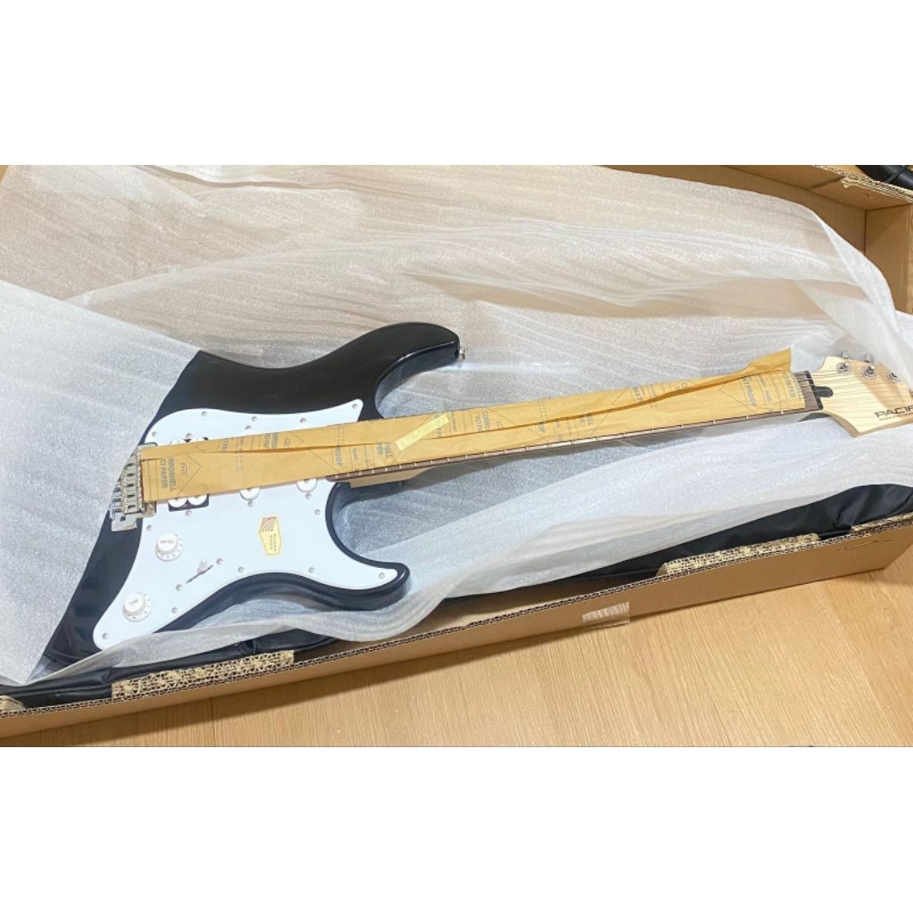 Gitar listrik yamaha pacifica 112j dan ampli GA15II