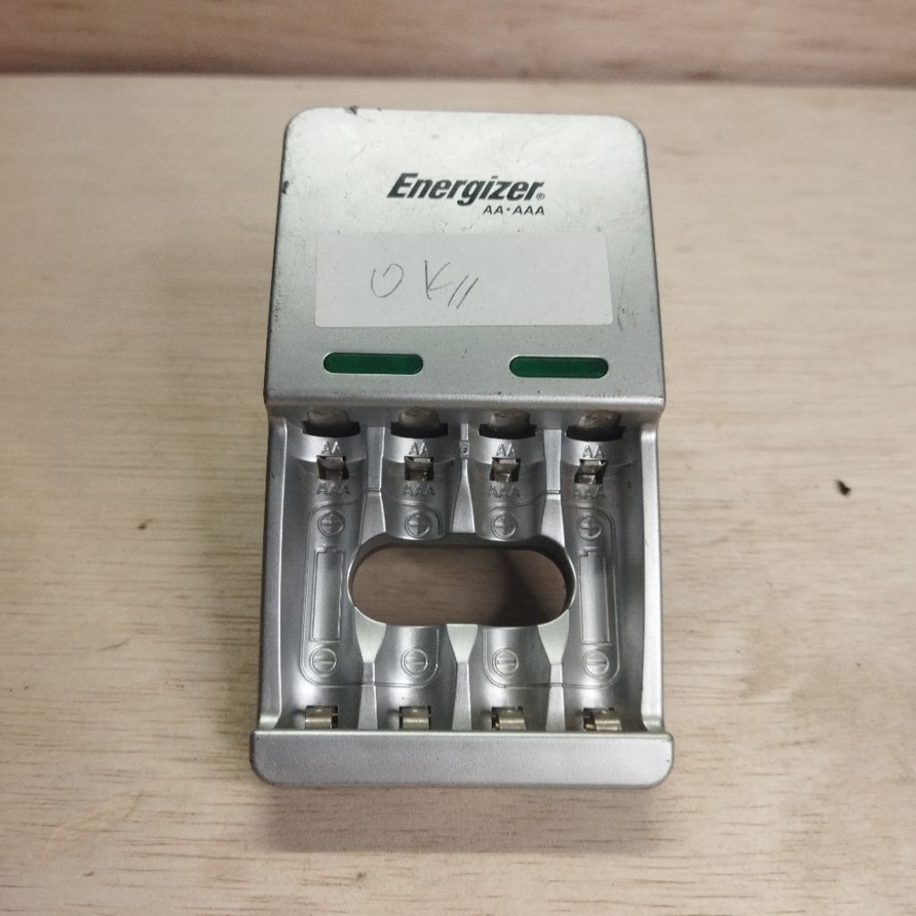 Charger Baterai Energizer Bisa baterai AA dan AAA