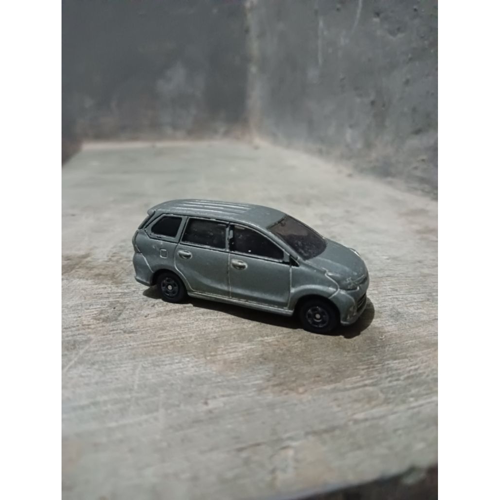 Diecast Tomica Avanza Veloz Silver (Loose)