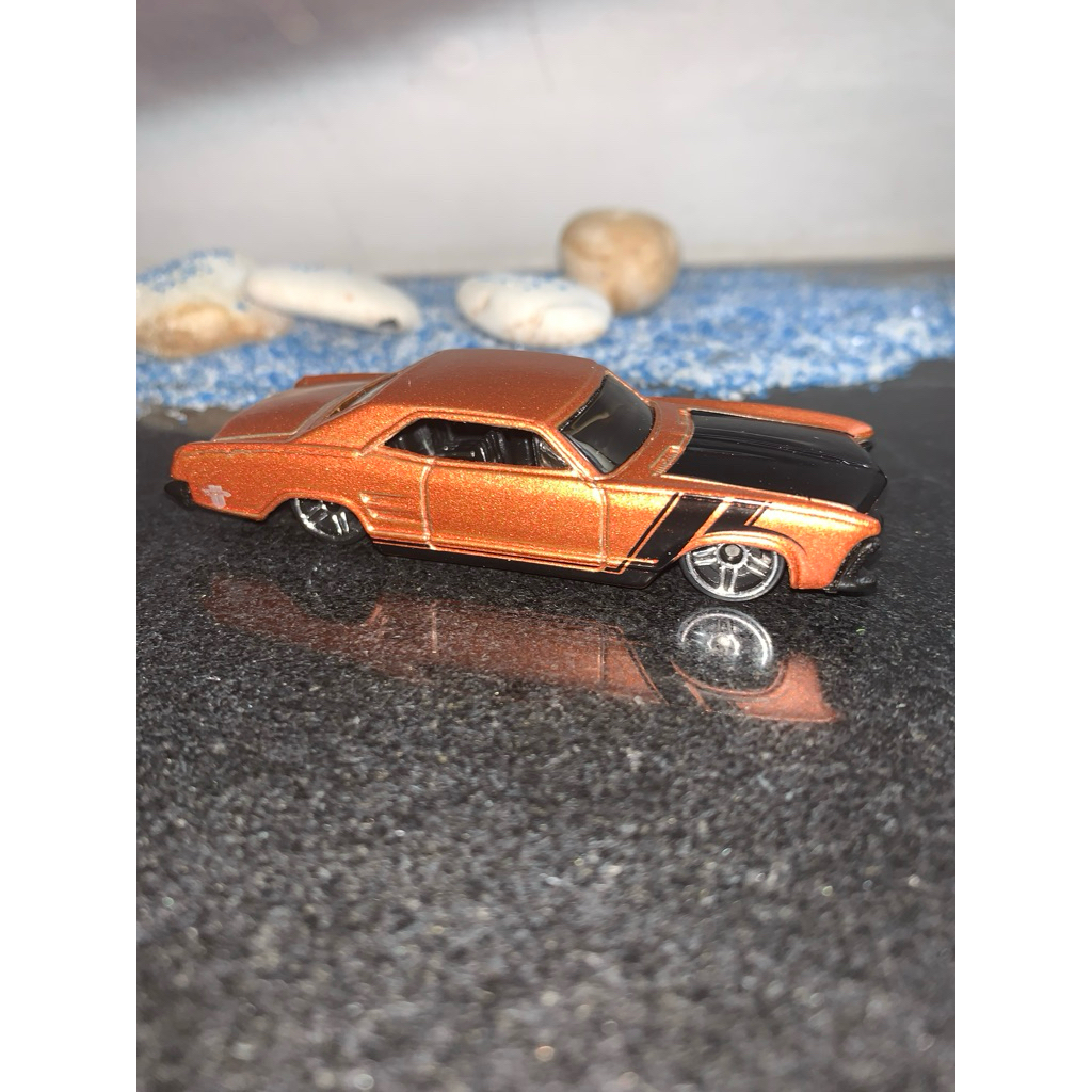 HOTWHEELS 64 BUICK  RIVIERA