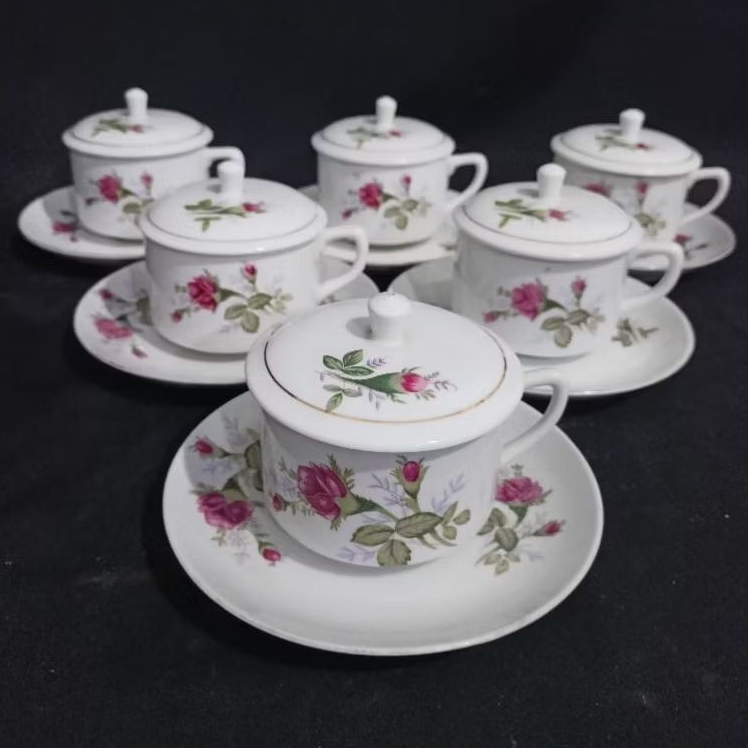 Cangkir kopi lawas bunga VCR