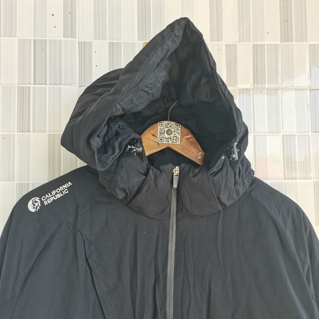 1002. HOODIE ZIIP OUTDOOR BULU ANGSA CALIFORNIA REPUBLIK WARNA HITAM SIZE  L  PRELOVED