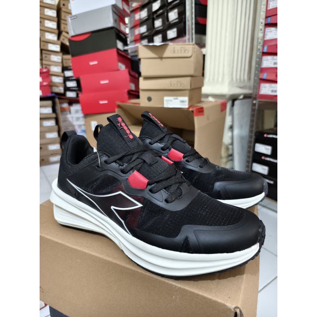 Size 41 Sepatu Diadora Kegan (M) Original