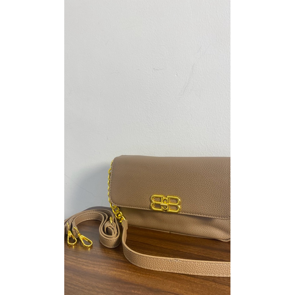 Tas Selempang Wanita Elegan Import – Sling Bag Kulit Sintetis Premium dengan Rantai Emas