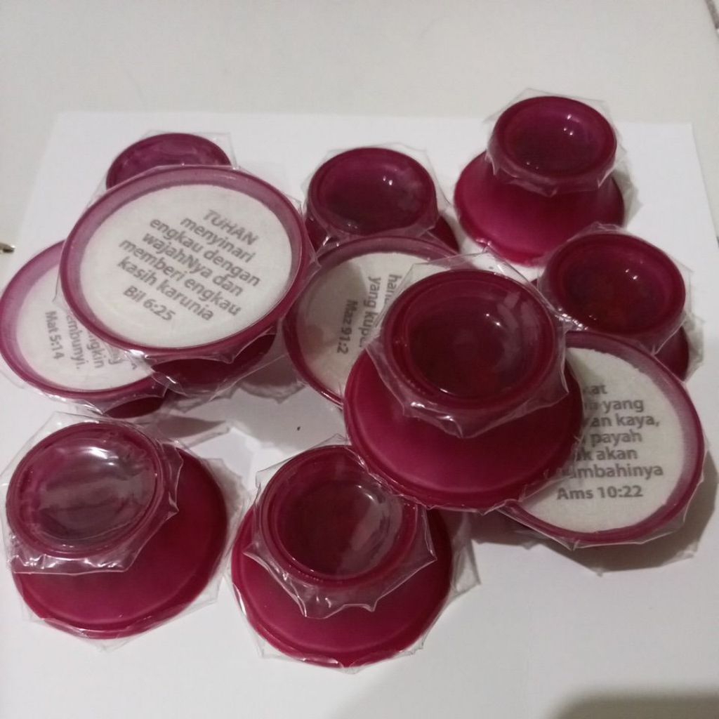 Hosti Ayat besar dan Anggur Perjamuan kudus