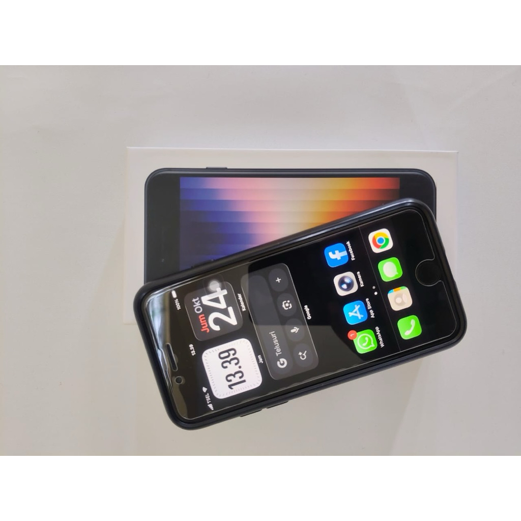 Iphone SE gen3 2022 128GB Second Garansi Resmi Indonesia