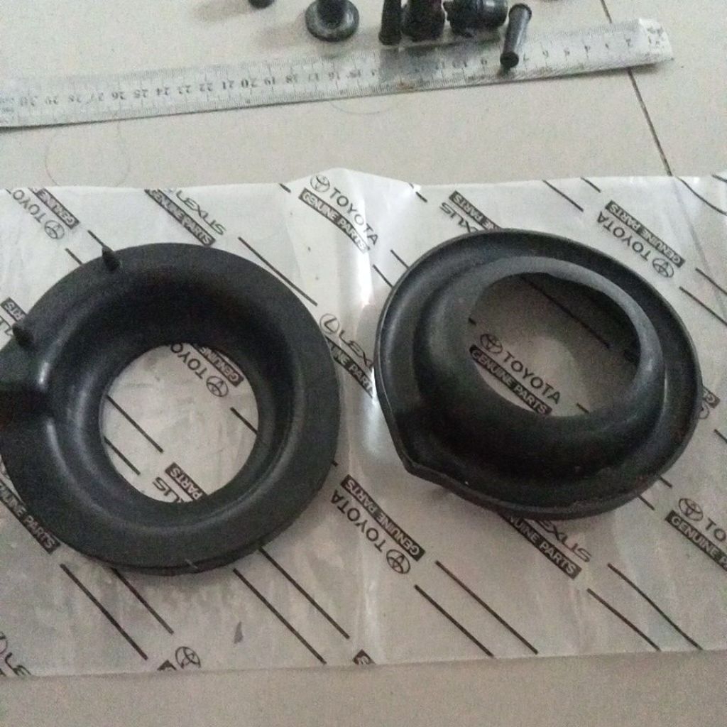 karet tatakan per belakang calya sigra