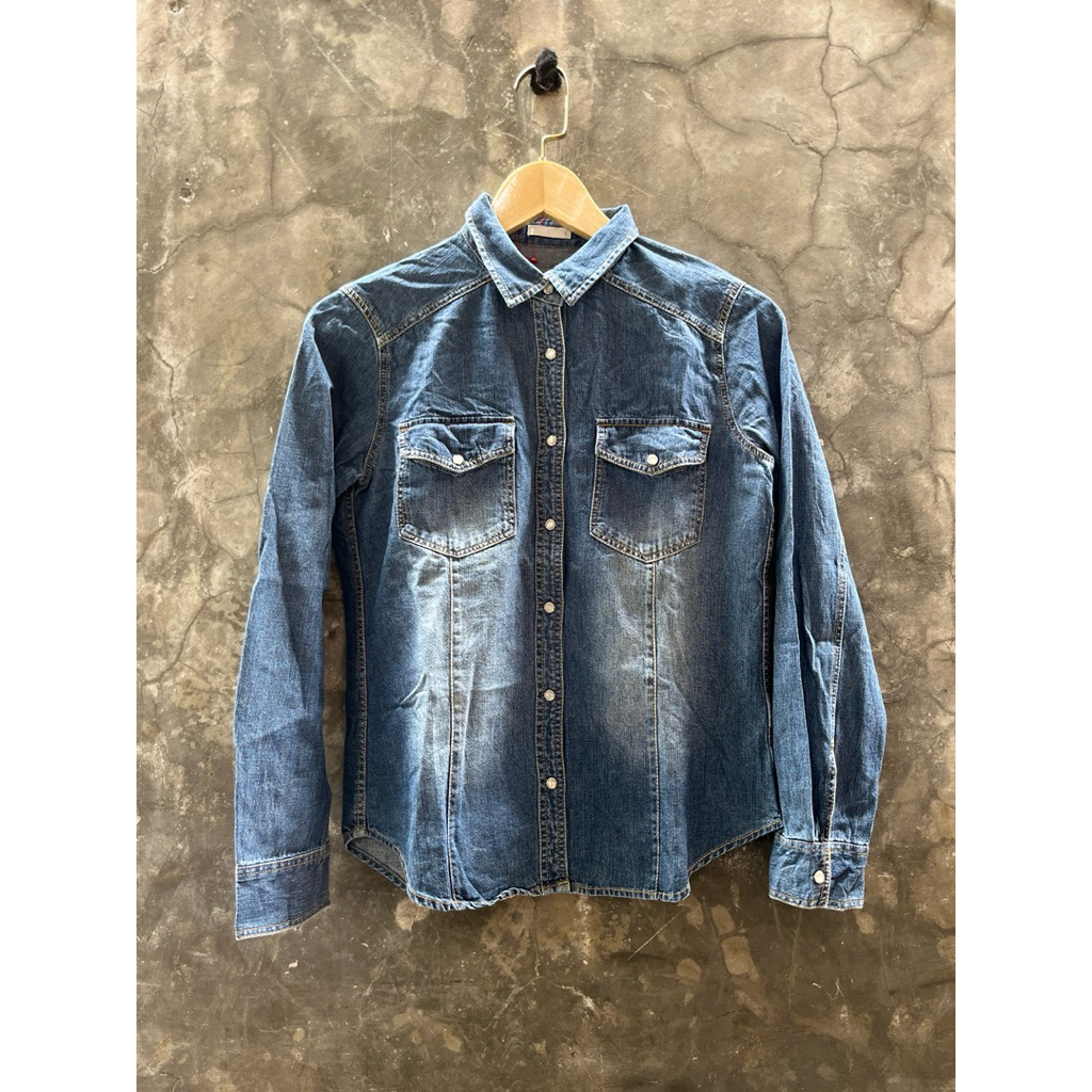 Baju Atasan Kemeja Denim By GLOBAL UNIQLO Kemeja Jeans Mulus Like New