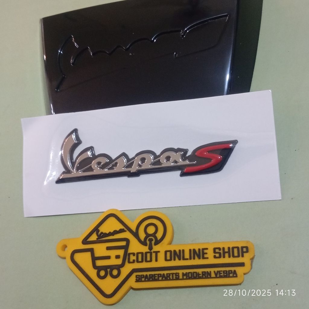 Cover Behel Hitam Dan Stiker Vespa Matic S Original