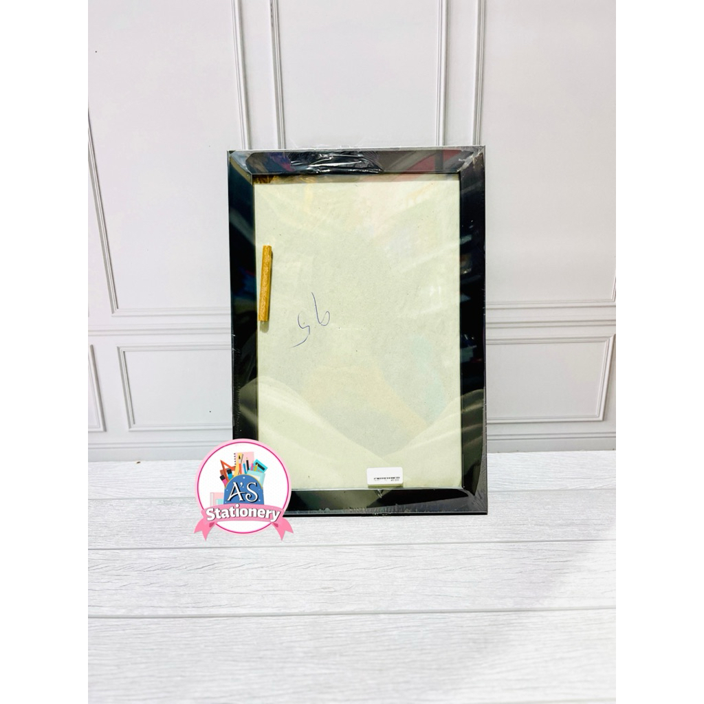 Pigura Minimalis 20cm X 30cm Hitam Putih Besar