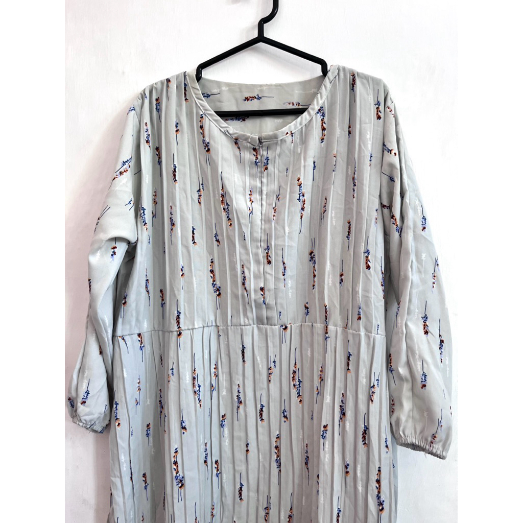 dress plisket bunga