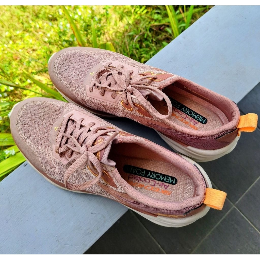 Sepatu SKECHERS Woman Like New 100% Original