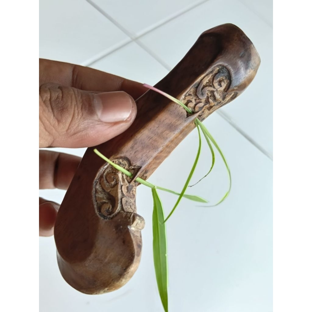 hulu deder keris Surakarta kayu kemuning mberut lamen asli lawas model mblimbing