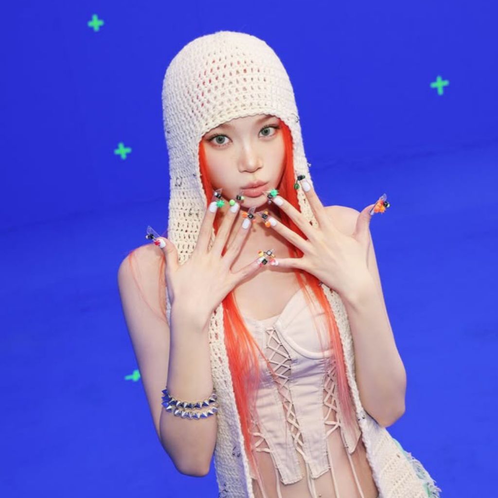 Chaewon le SSERAFIM's SPAGHETTI MV crochet long earflap hat, hat only