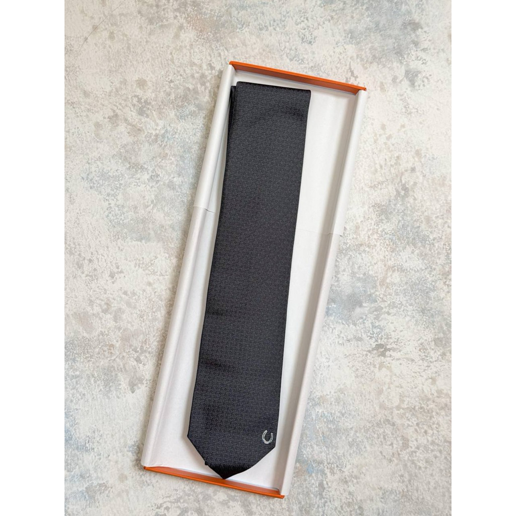 H TIE IN ANTHRACITE