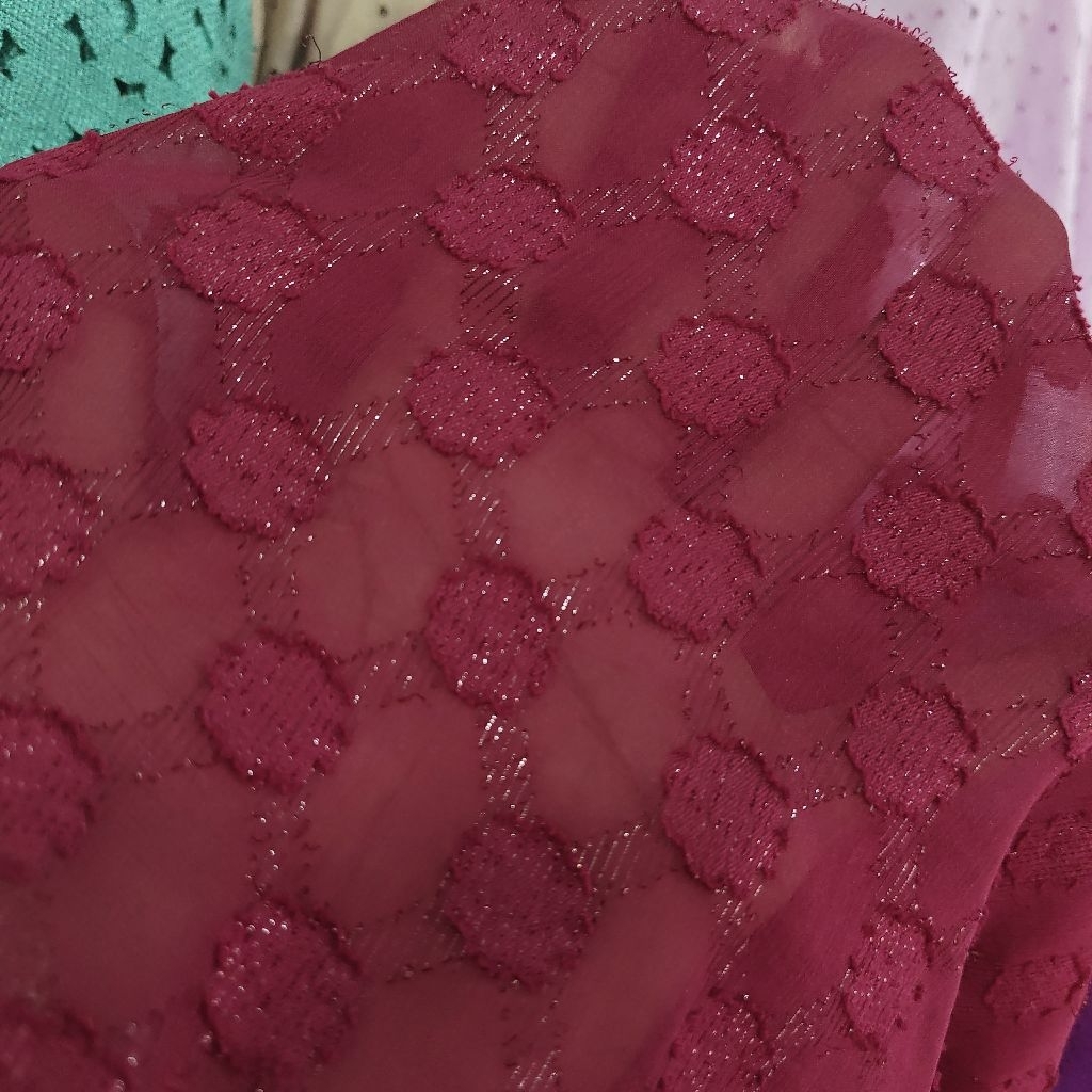 KAIN SIFON URAGIRI PREMIUM WARNA MAROON - KAIN SIFON RUBIAH - KAIN SIFON EMBOS HARGA PERSETENGAH MET