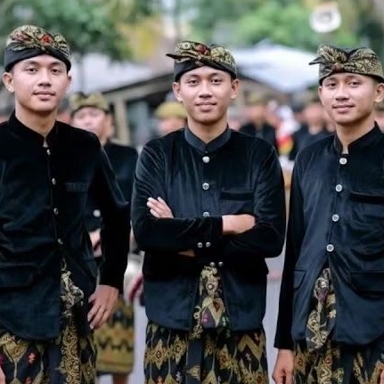 Baju Ludru Cowok Pakaian adat Sasak Lombok Pria