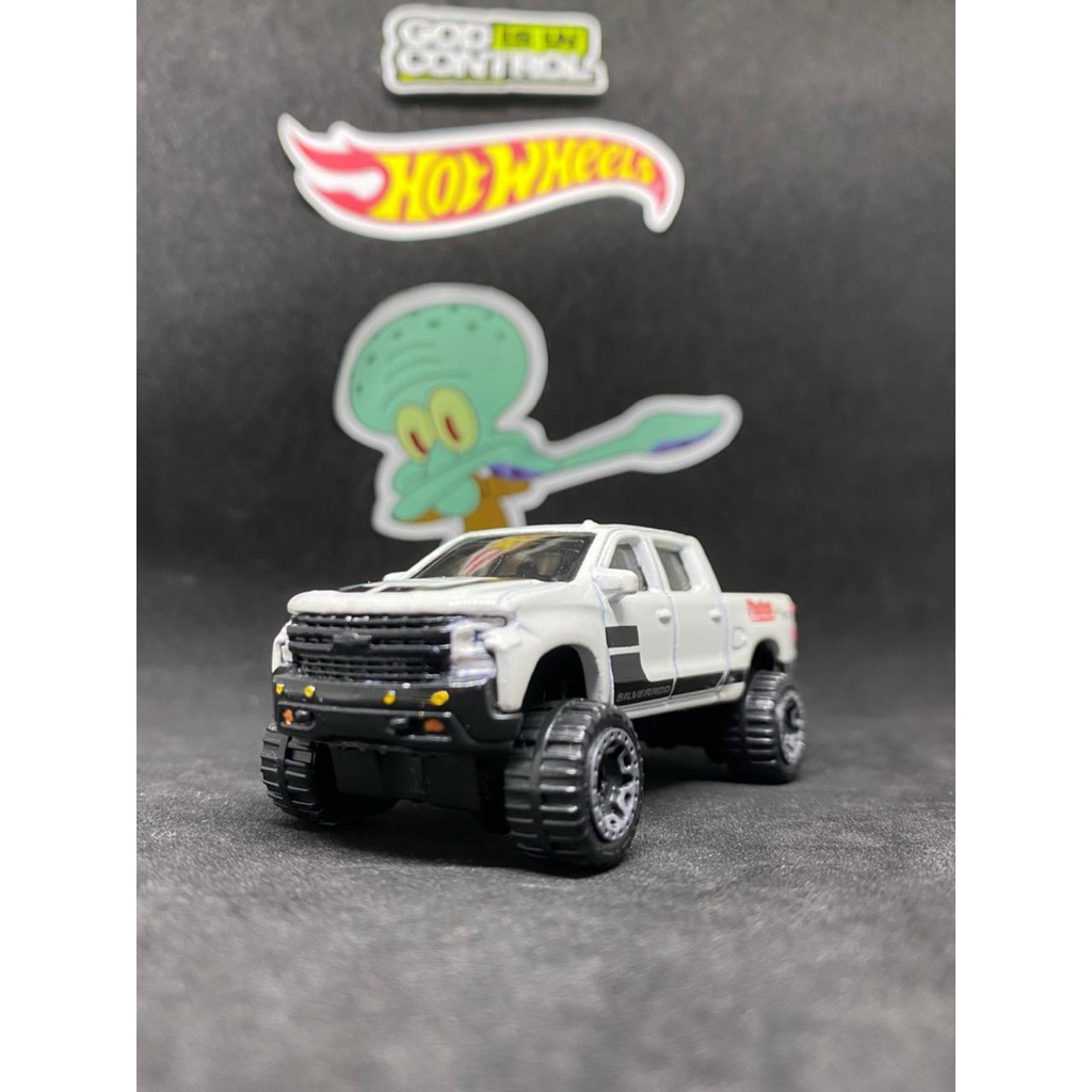 Hot Wheels Chevy silverado'19 loose white