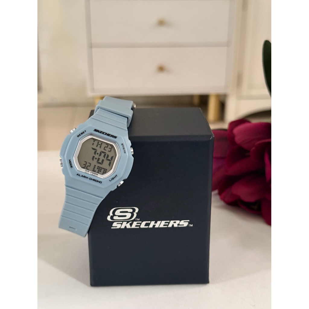 Jam skechers  warna biru