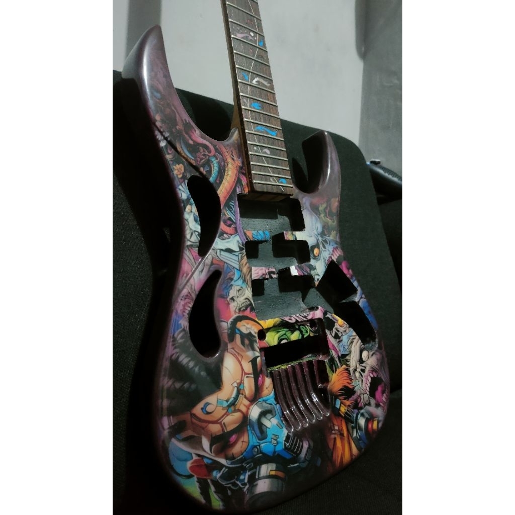Gitar_Ibanez_PIA_costum,BODY_bergambar _HOROR