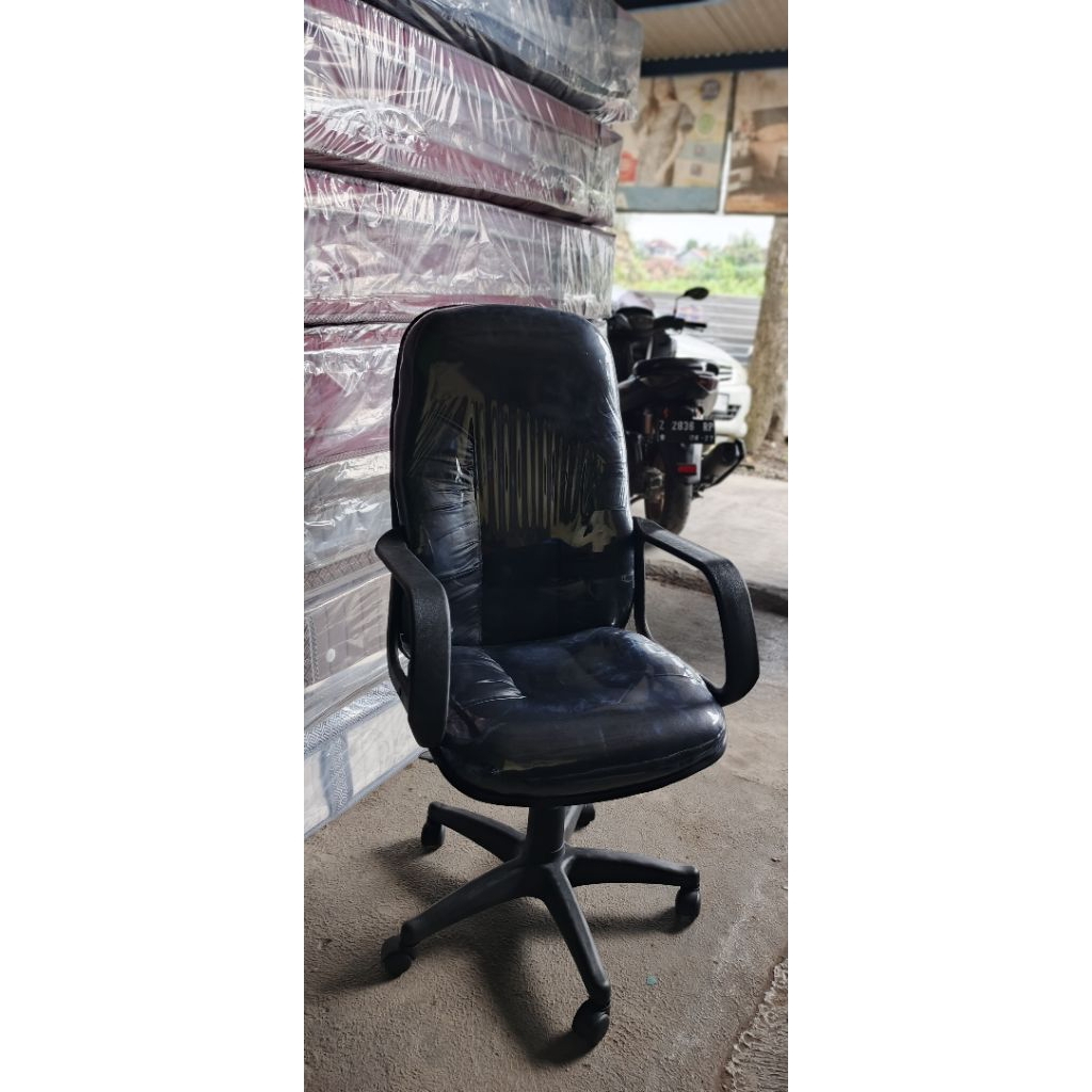 Kursi Direktur / Kursi kantor / Kursi Putar