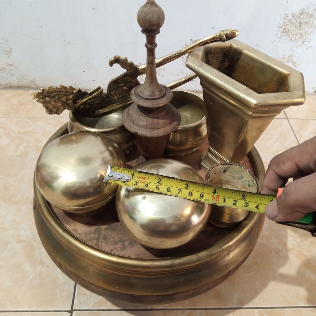 Tepak sirih tua antik bahan kayu jati kombinasi kuningan size jumbo dan berat